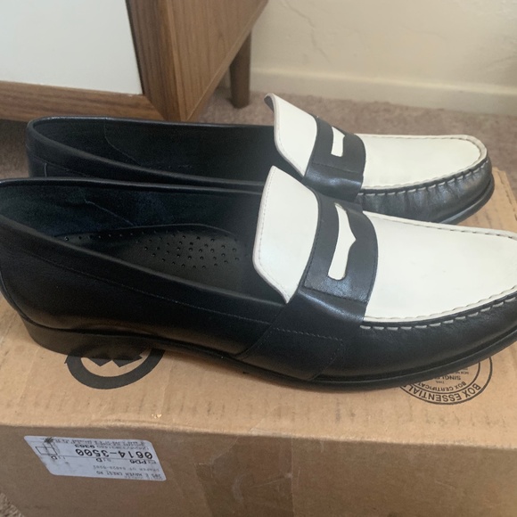 Classic Women's Cole Haan Spectator Penny B/W - Picture 7 of 17